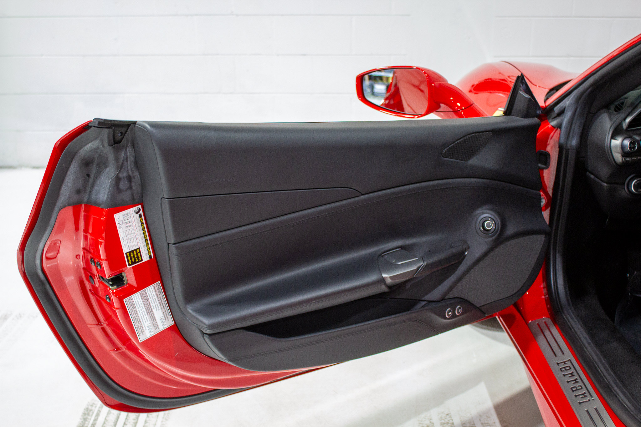 Used 2018 Ferrari 488 GTB RWD image 16