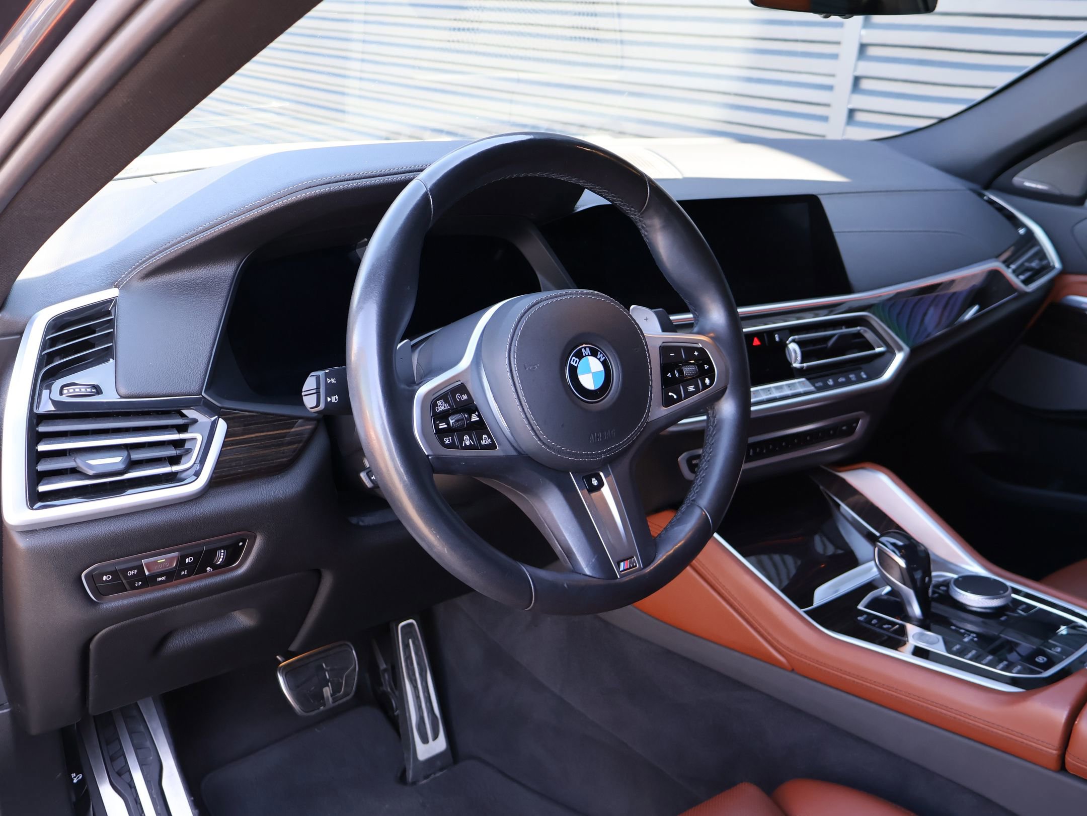 Used 2021 BMW X6 xDrive40i w/ M Sport Package AWD/4WD image 12