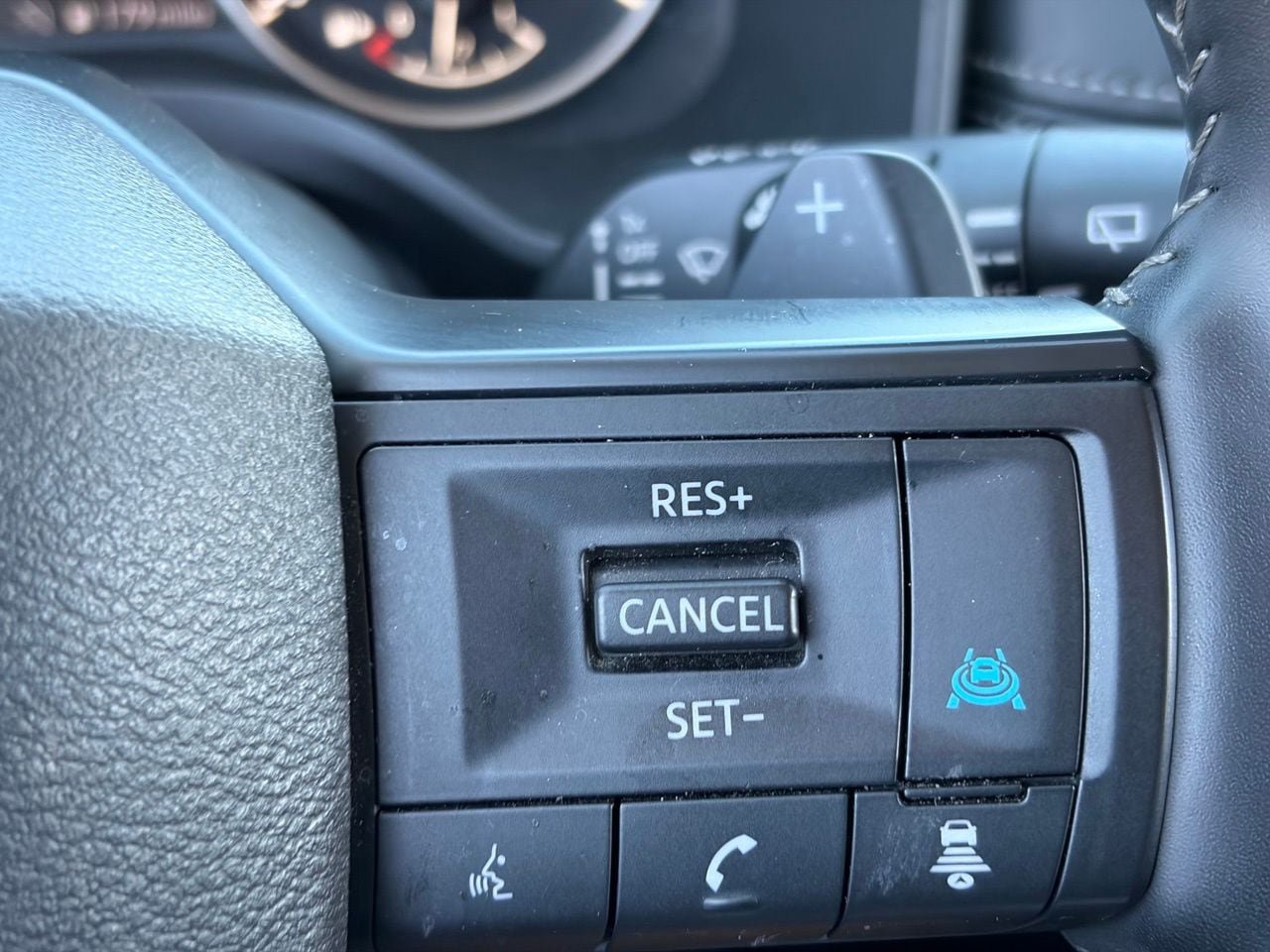 Certified 2025 Nissan Rogue SV FWD image 25