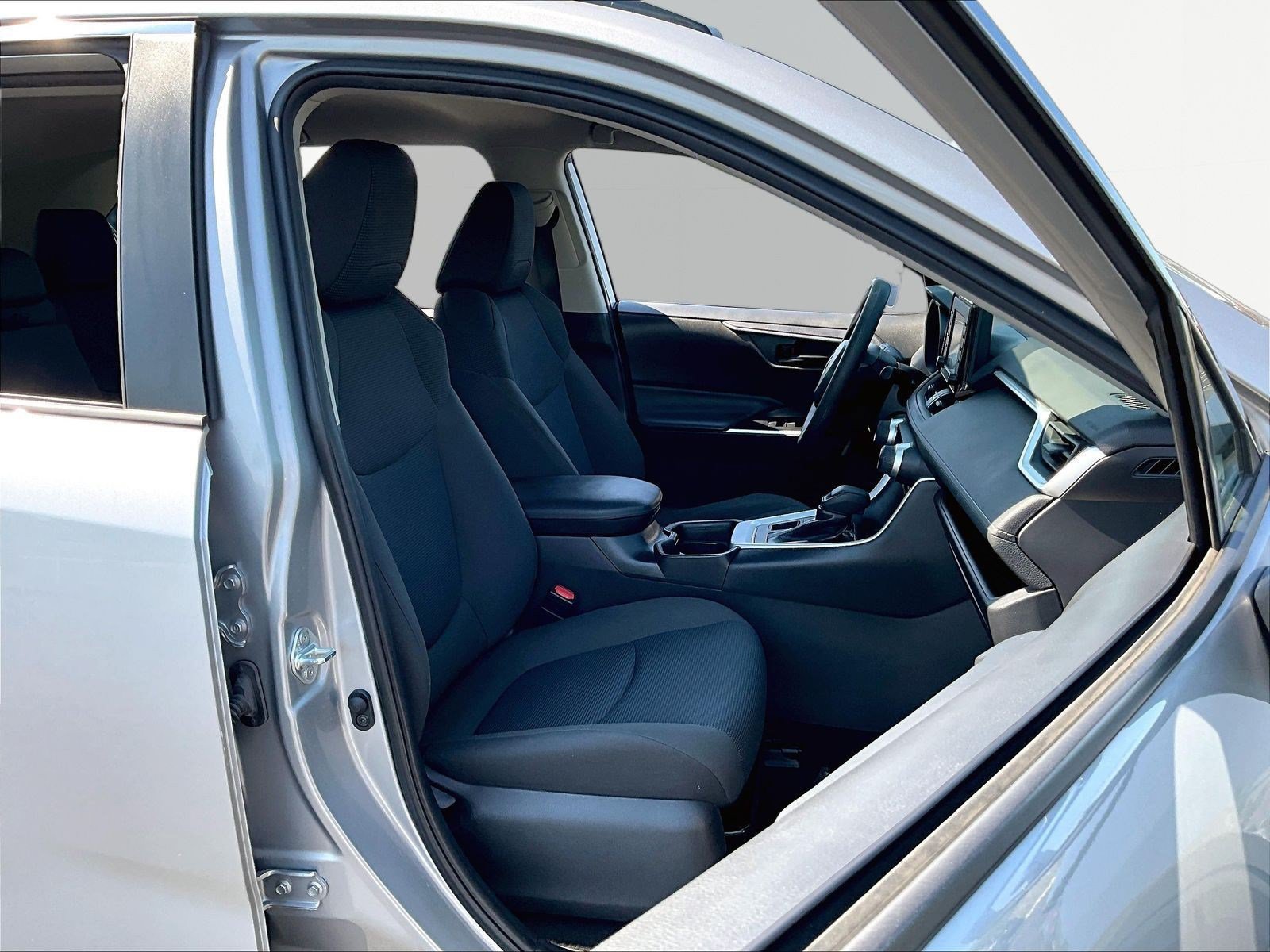Used 2021 Toyota RAV4 LE AWD/4WD image 27