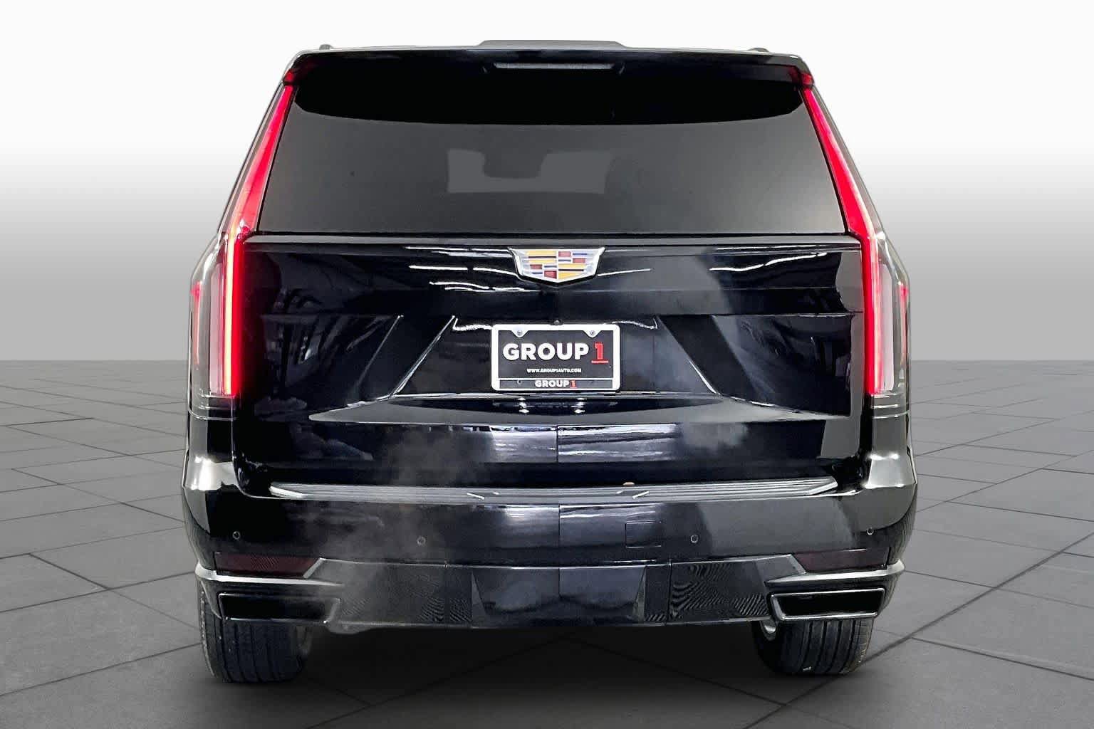 Used 2024 Cadillac Escalade Luxury RWD image 5