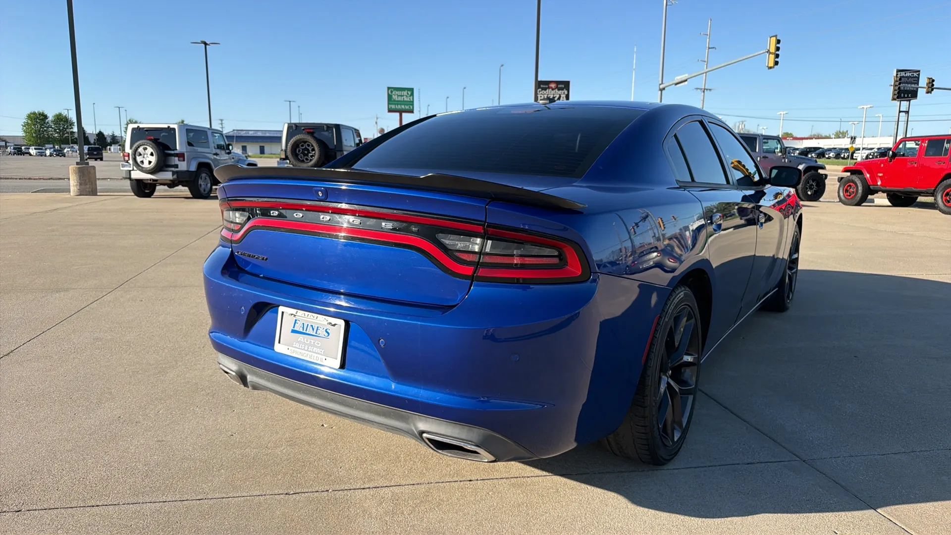 Used 2019 Dodge Charger SXT w/ Blacktop Package RWD image 19