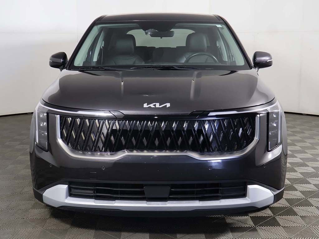 Used 2025 Kia Carnival FWD image 12