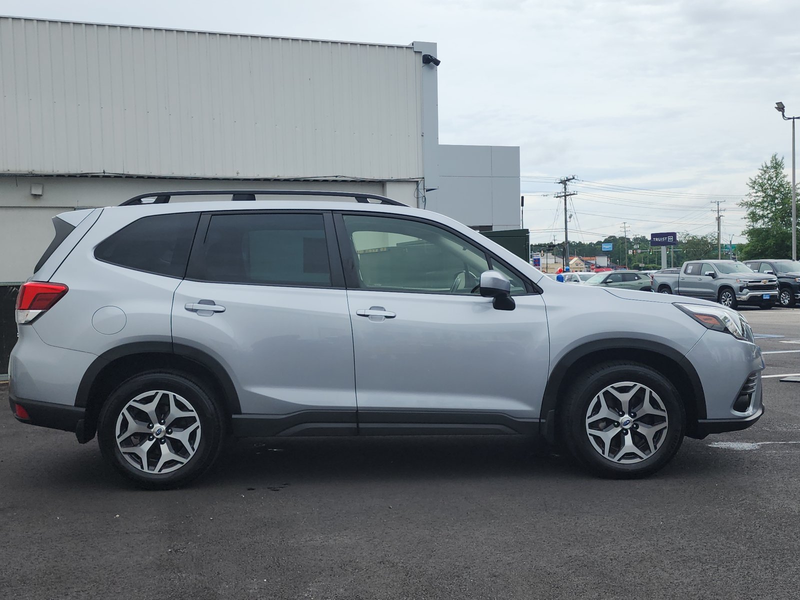 Used 2023 Subaru Forester Premium AWD/4WD image 6