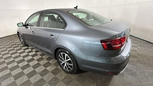 Used 2017 Volkswagen Jetta SE FWD image 4