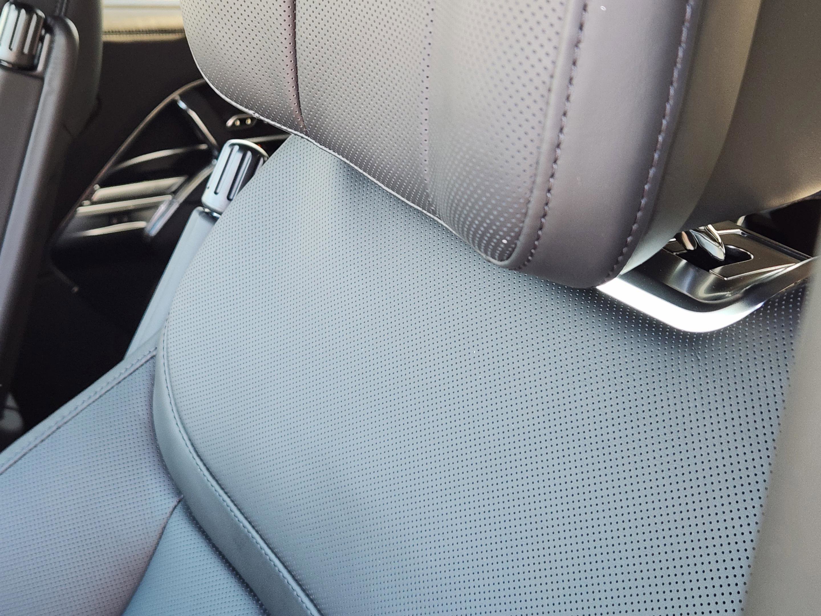 New 2026 Land Rover Range Rover Long Wheelbase Autobiography image 10