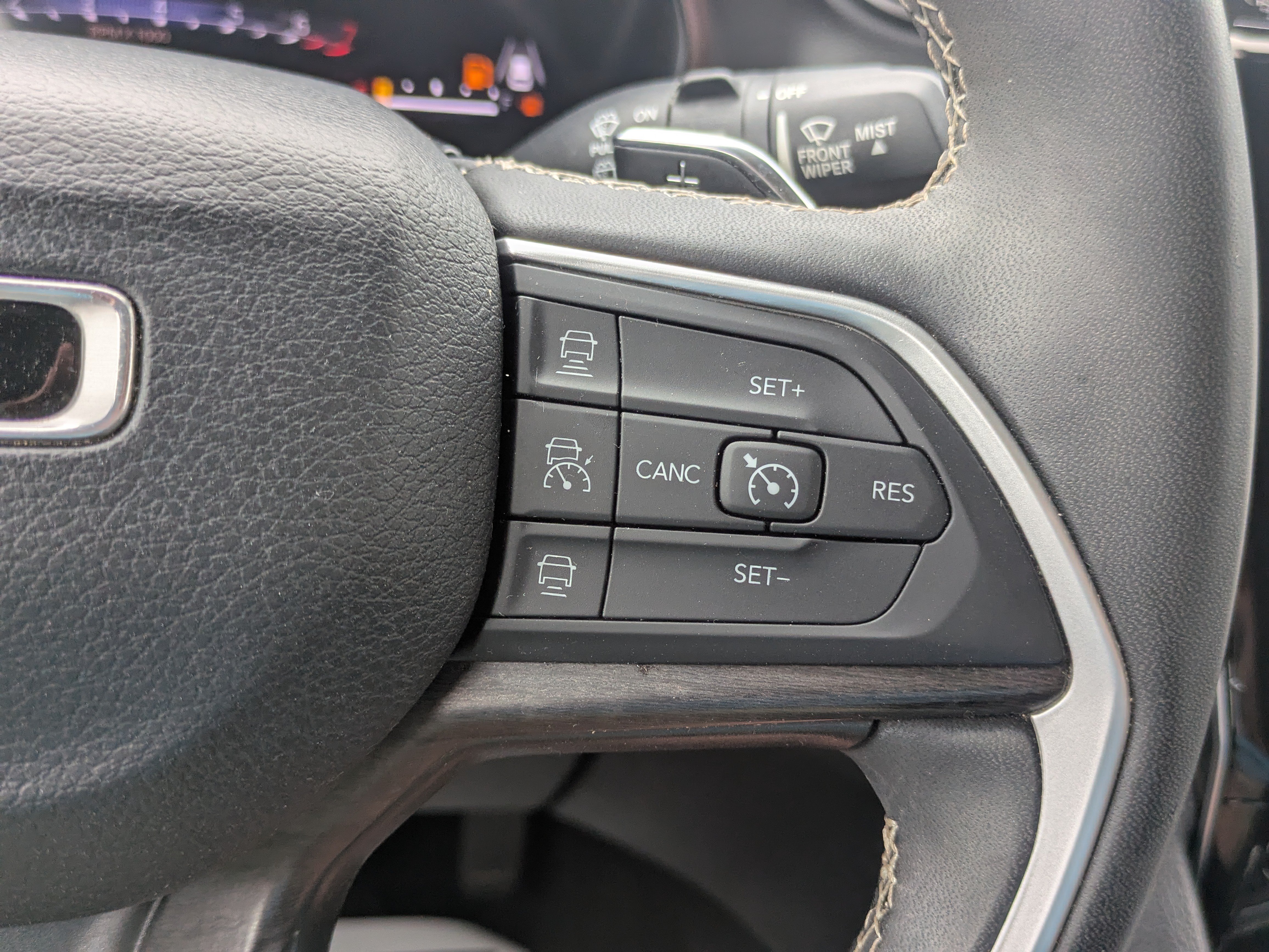 Used 2023 Jeep Grand Cherokee Limited AWD/4WD image 17