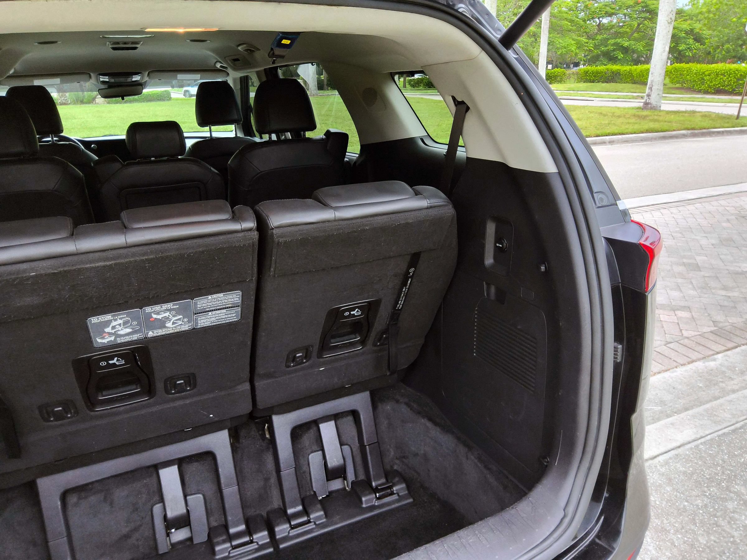 Used 2022 Kia Carnival EX FWD image 57