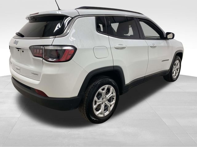 Used 2024 Jeep Compass Latitude image 4