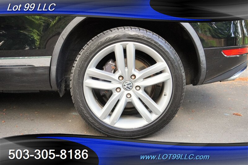 Used 2013 Volkswagen Touareg Executive AWD/4WD image 24