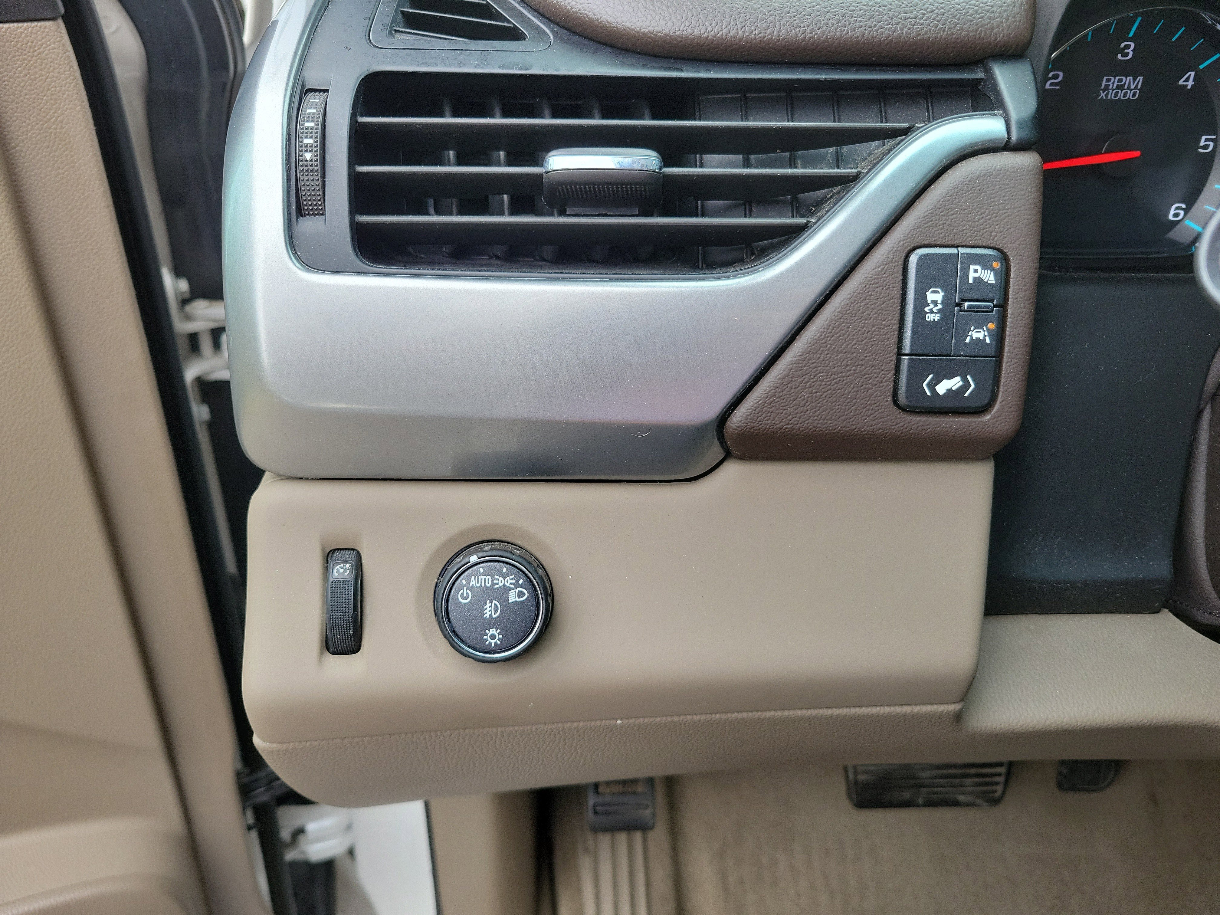 Used 2020 Chevrolet Suburban Premier image 20