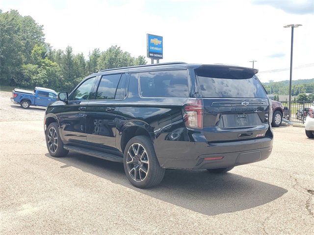 Used 2023 Chevrolet Suburban RST w/ Luxury Package image 3