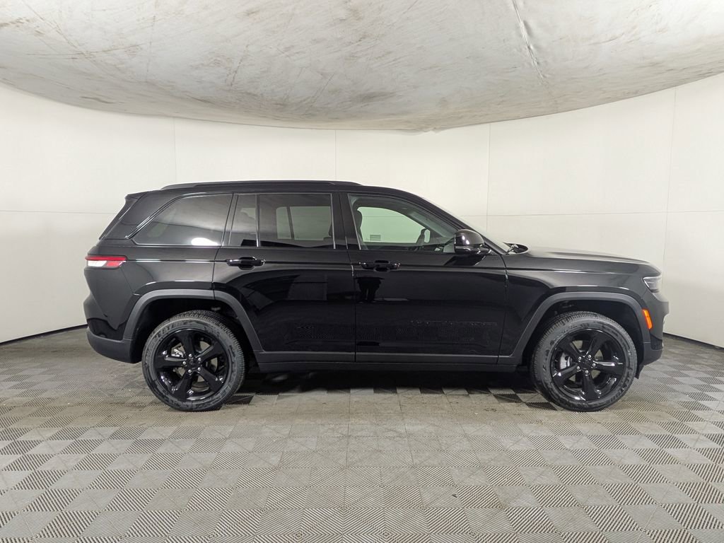 New 2025 Jeep Grand Cherokee Altitude image 7