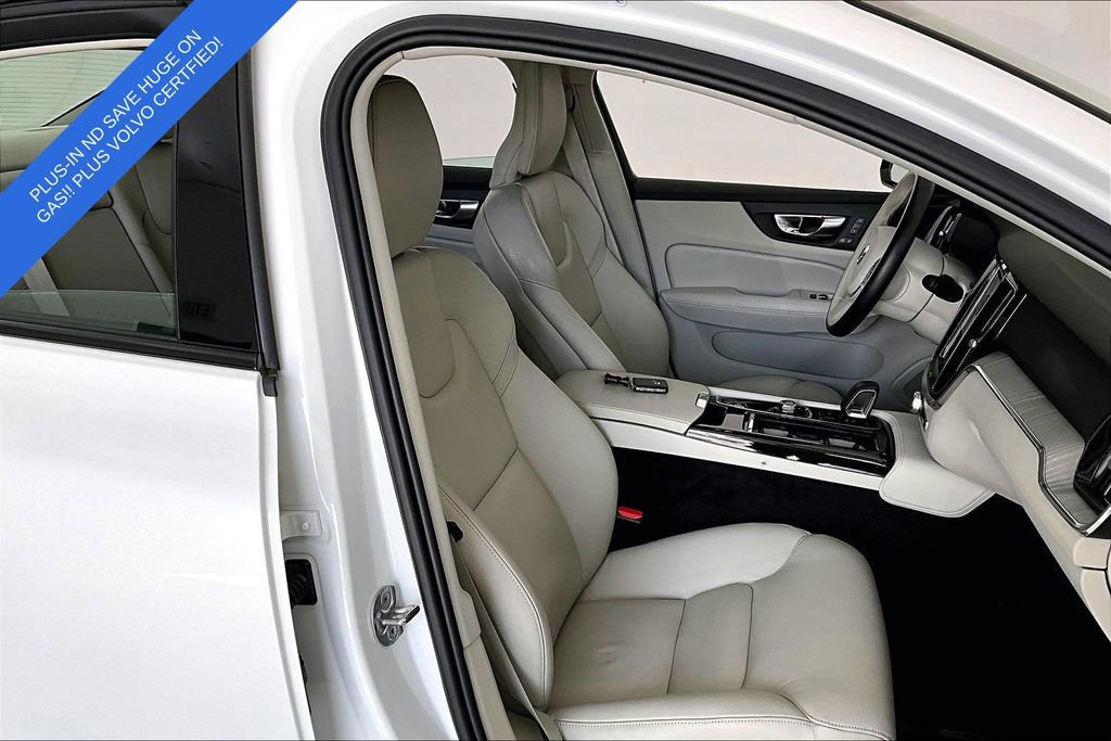 Certified 2025 Volvo S60 T8 Plus AWD/4WD image 11