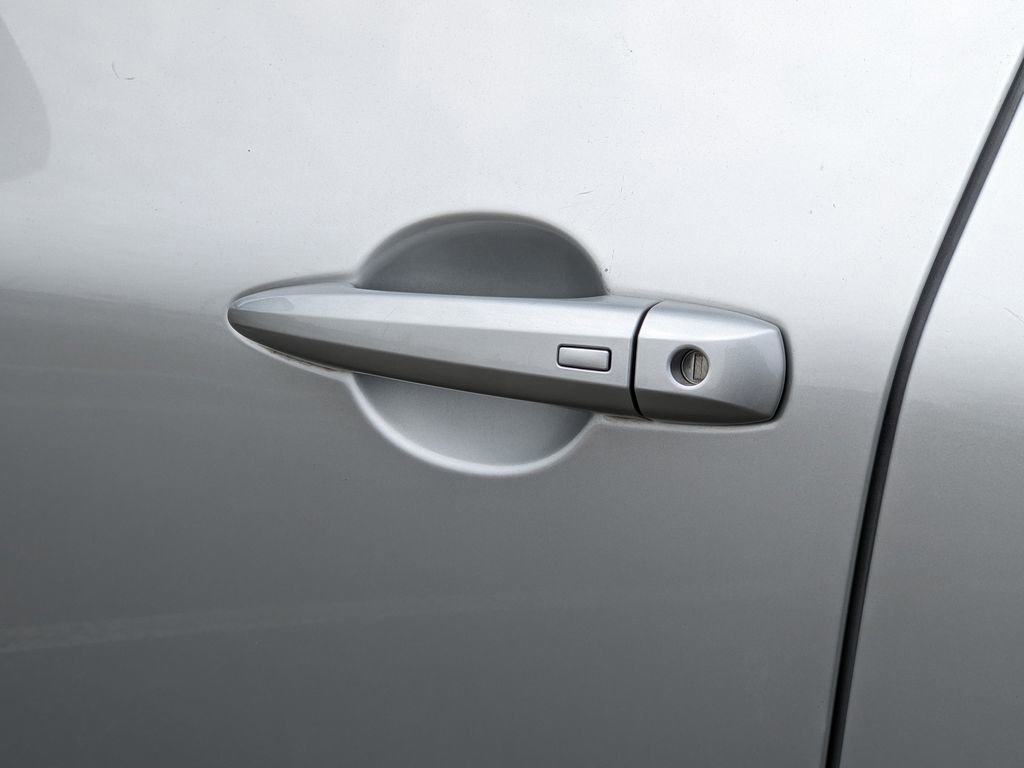 Used 2023 Nissan Rogue SV FWD image 24
