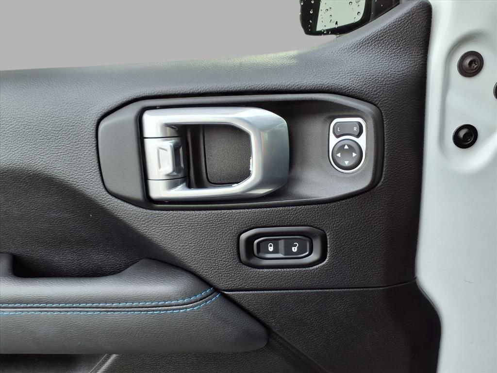 Used 2022 Jeep Wrangler Unlimited Rubicon 4xe w/ Steel Bumper Group image 17