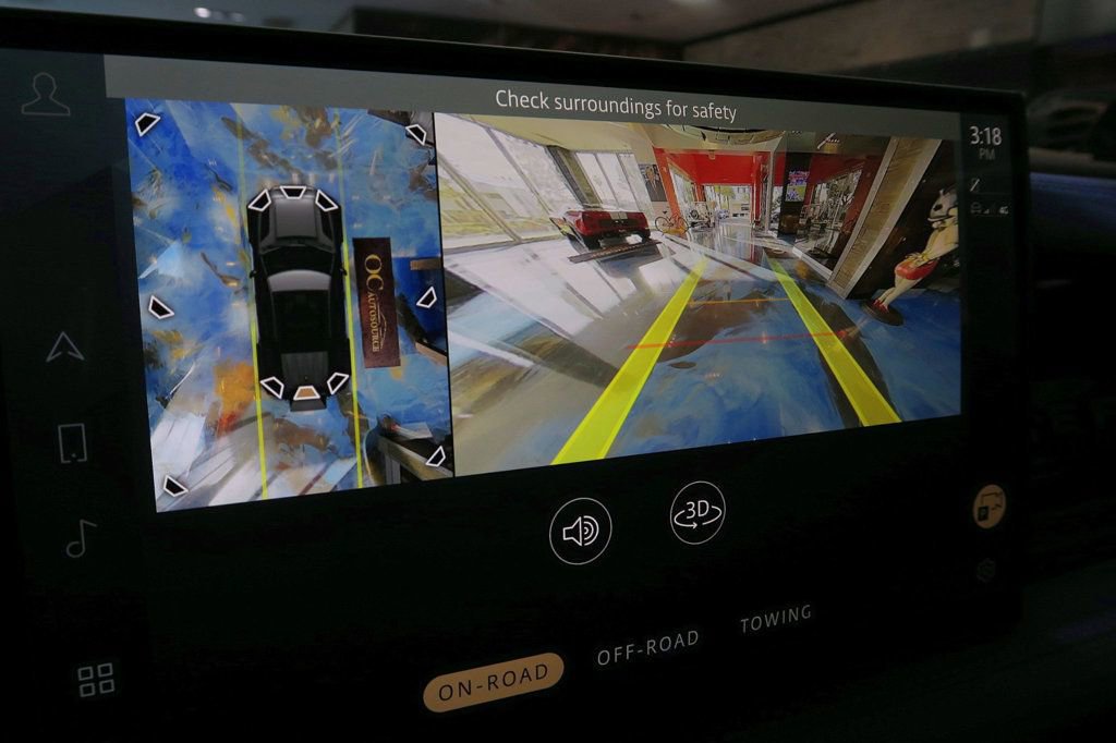 Used 2024 Land Rover Defender 110 X-Dynamic SE image 19