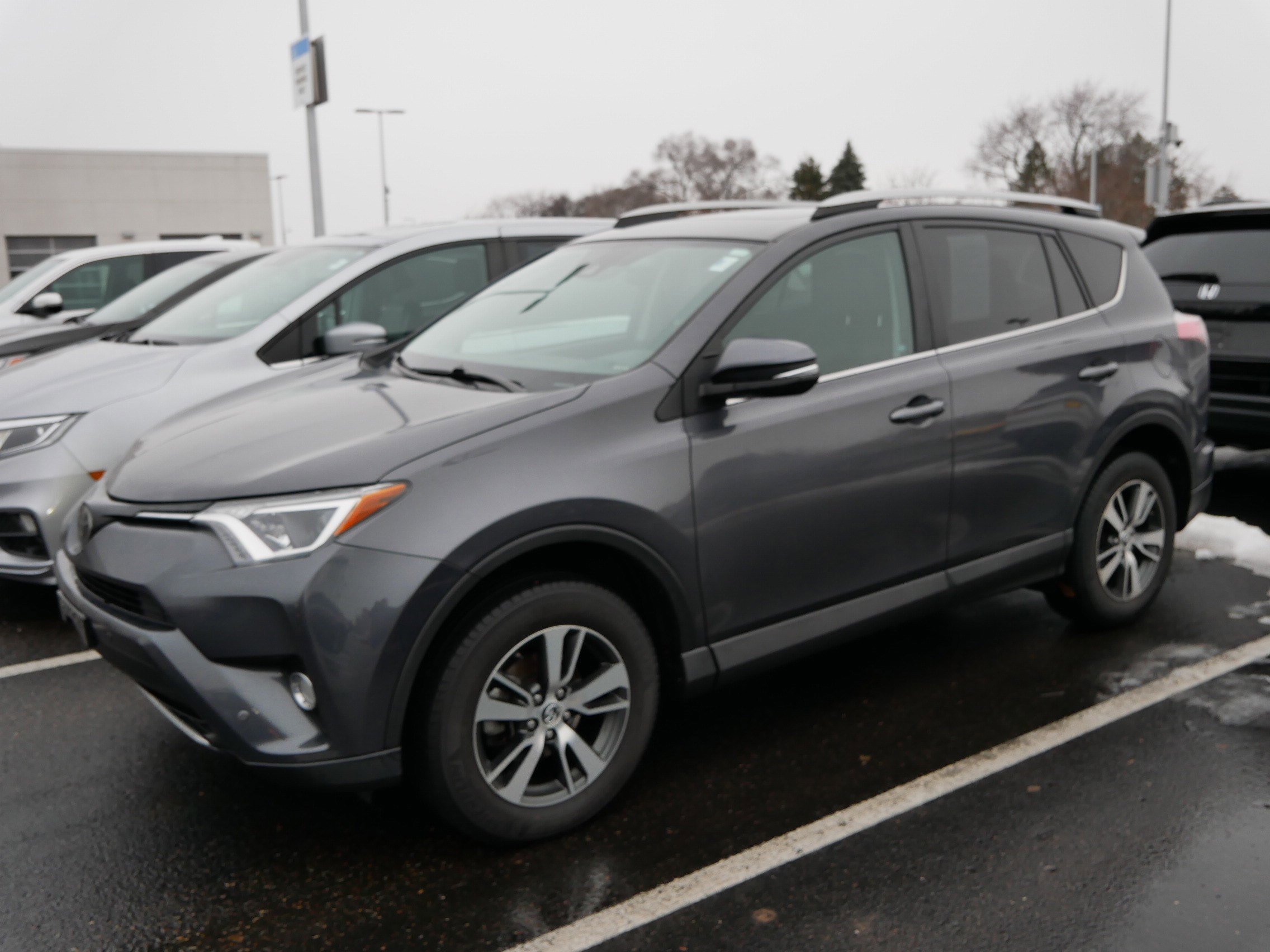 Used 2018 Toyota RAV4 XLE image 4