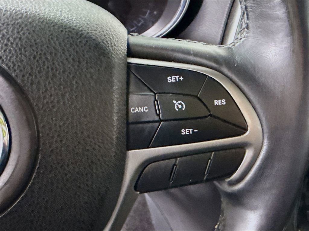 Used 2018 Jeep Grand Cherokee Limited AWD/4WD image 23