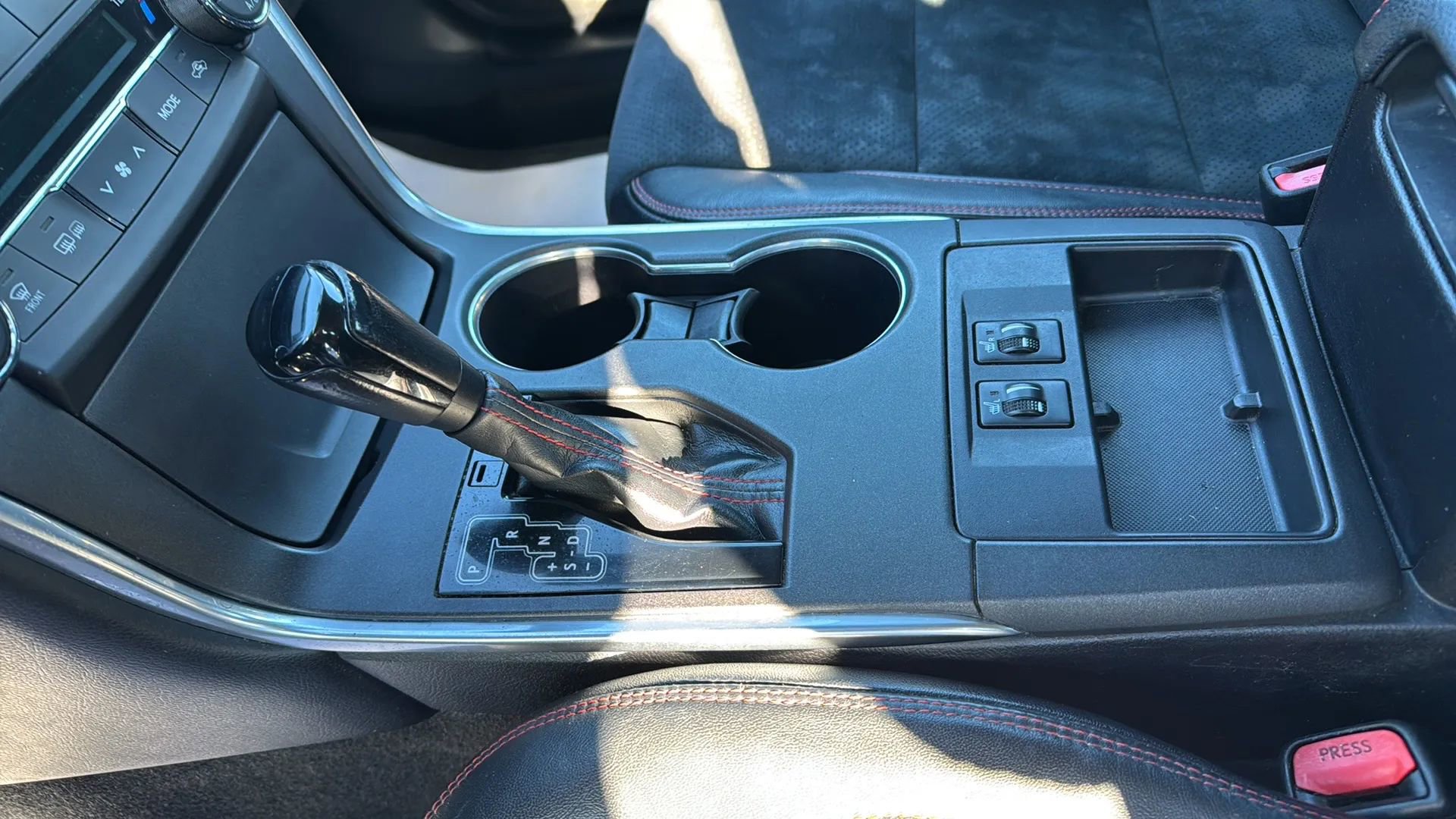 Used 2015 Toyota Camry XSE w/ Advanced Technology Package FWD image 7