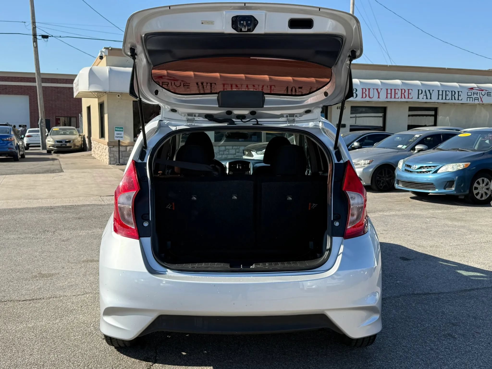 Used 2017 Nissan Versa Note SV FWD image 14