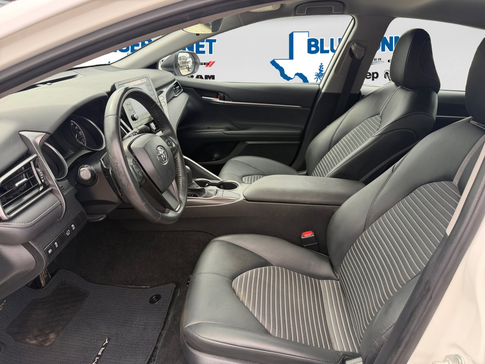 Used 2024 Toyota Camry SE FWD image 11