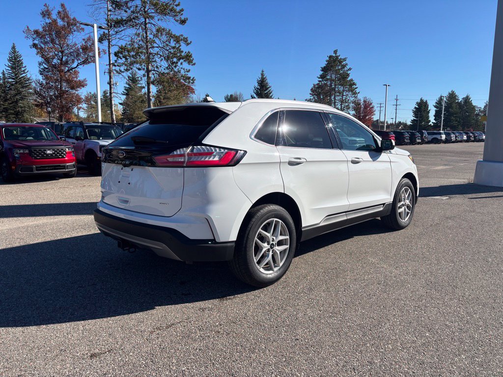 Used 2024 Ford Edge SEL w/ Convenience Package AWD/4WD image 3