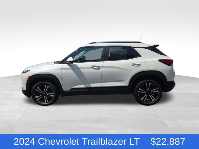 Certified 2024 Chevrolet TrailBlazer LT w/ LT Cold Weather Package AWD/4WD image 2