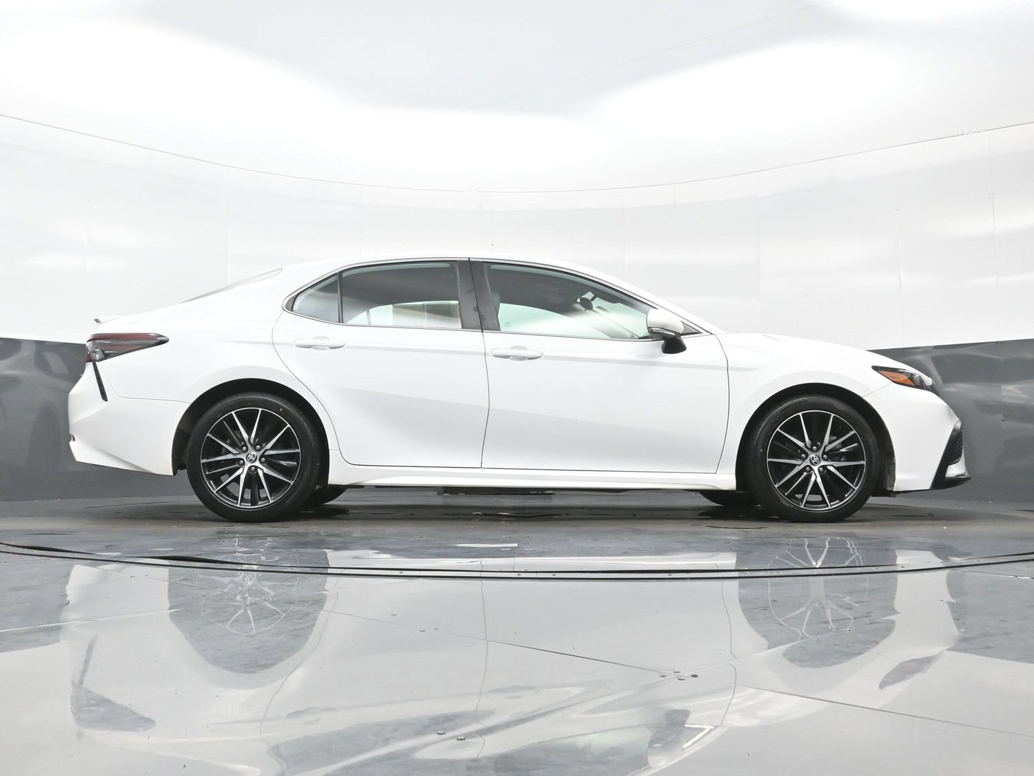 Used 2022 Toyota Camry SE FWD image 33