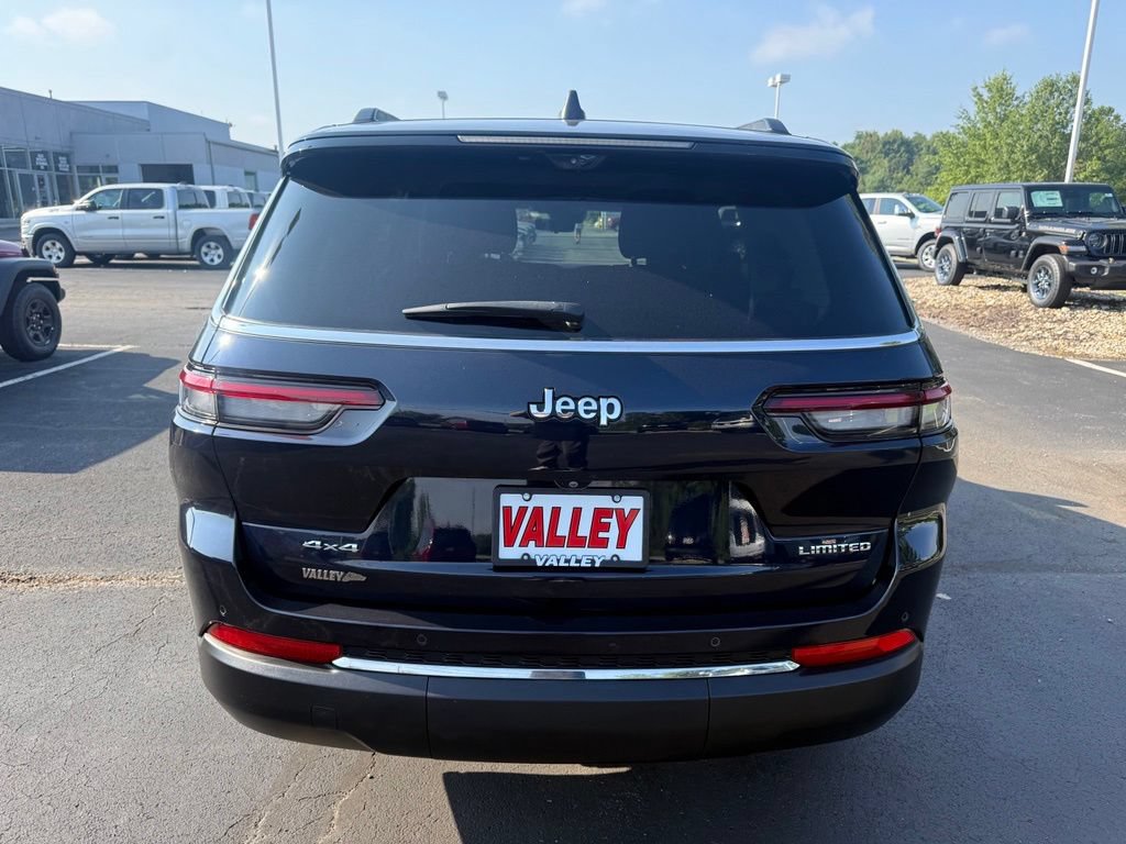 Used 2023 Jeep Grand Cherokee L Limited w/ Luxury Tech Group II AWD/4WD image 3