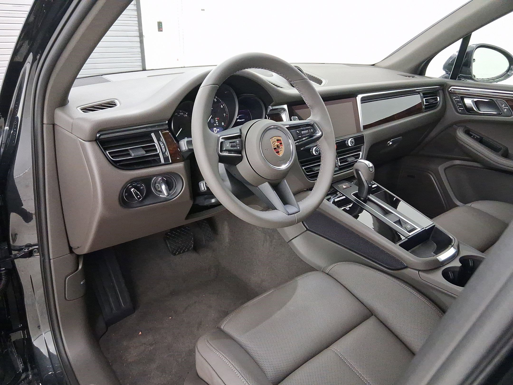 Used 2026 Porsche Macan image 4