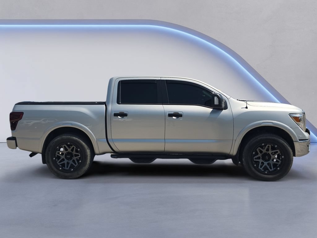 Used 2018 Nissan Titan SV w/ SV Convenience Package AWD/4WD image 8