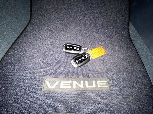 Used 2024 Hyundai Venue Limited image 29
