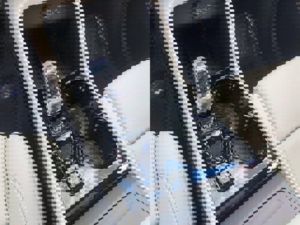 New 2026 Volvo XC40 B5 Ultra w/ Protection Package Premier image 27