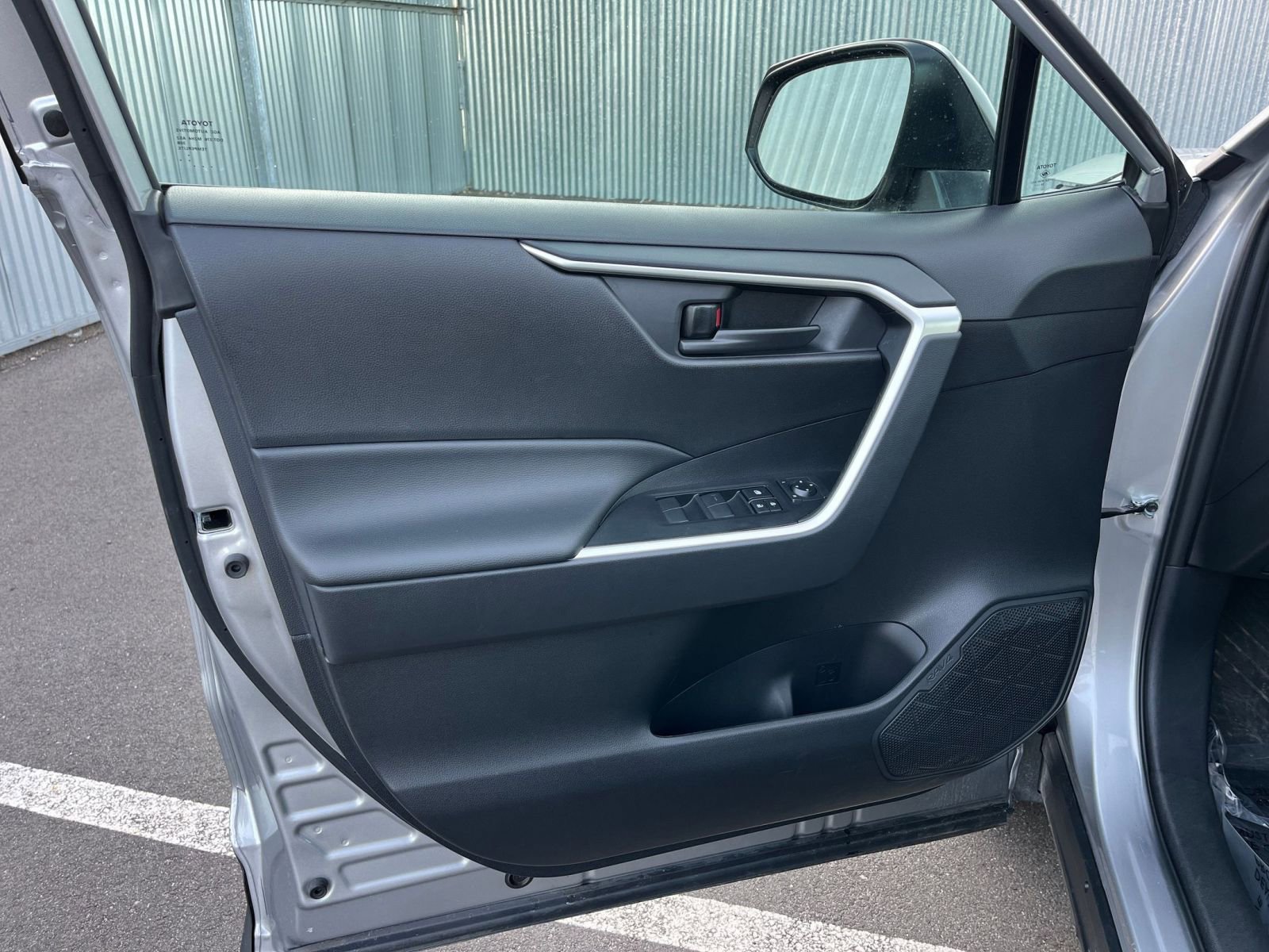 Used 2025 Toyota RAV4 LE image 20