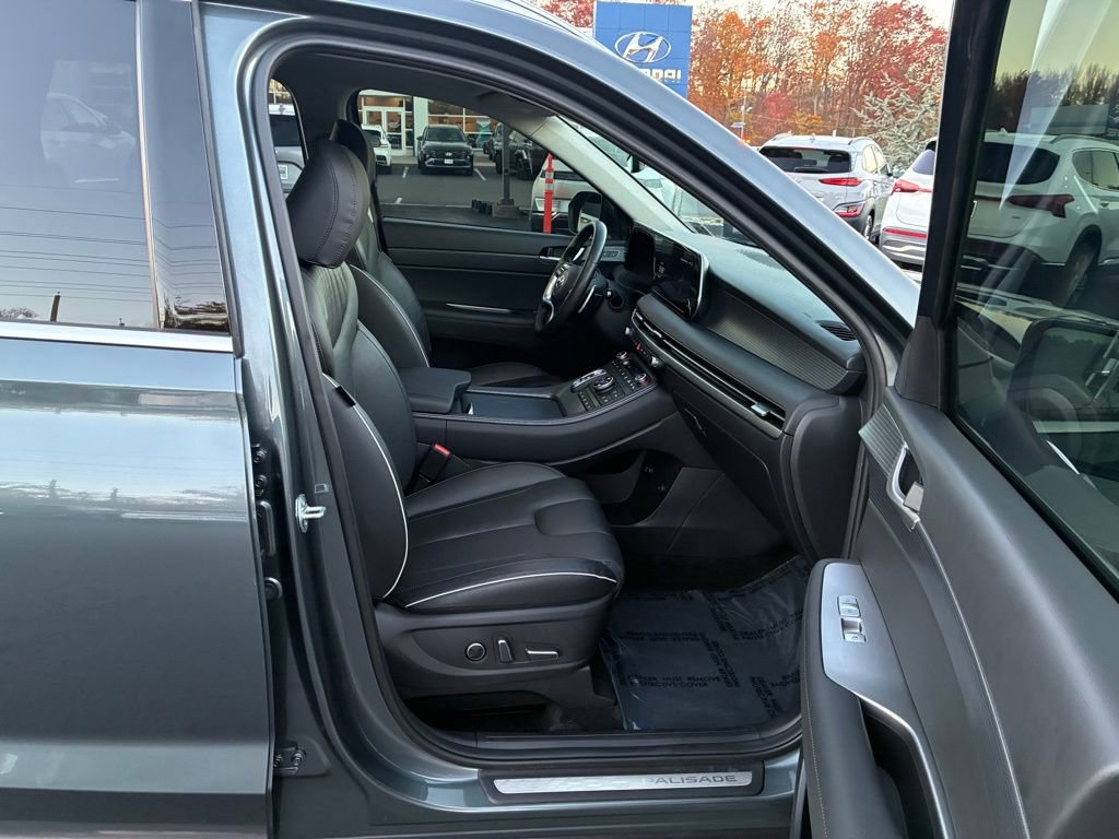 Used 2023 Hyundai Palisade Limited w/ Cargo Package image 24