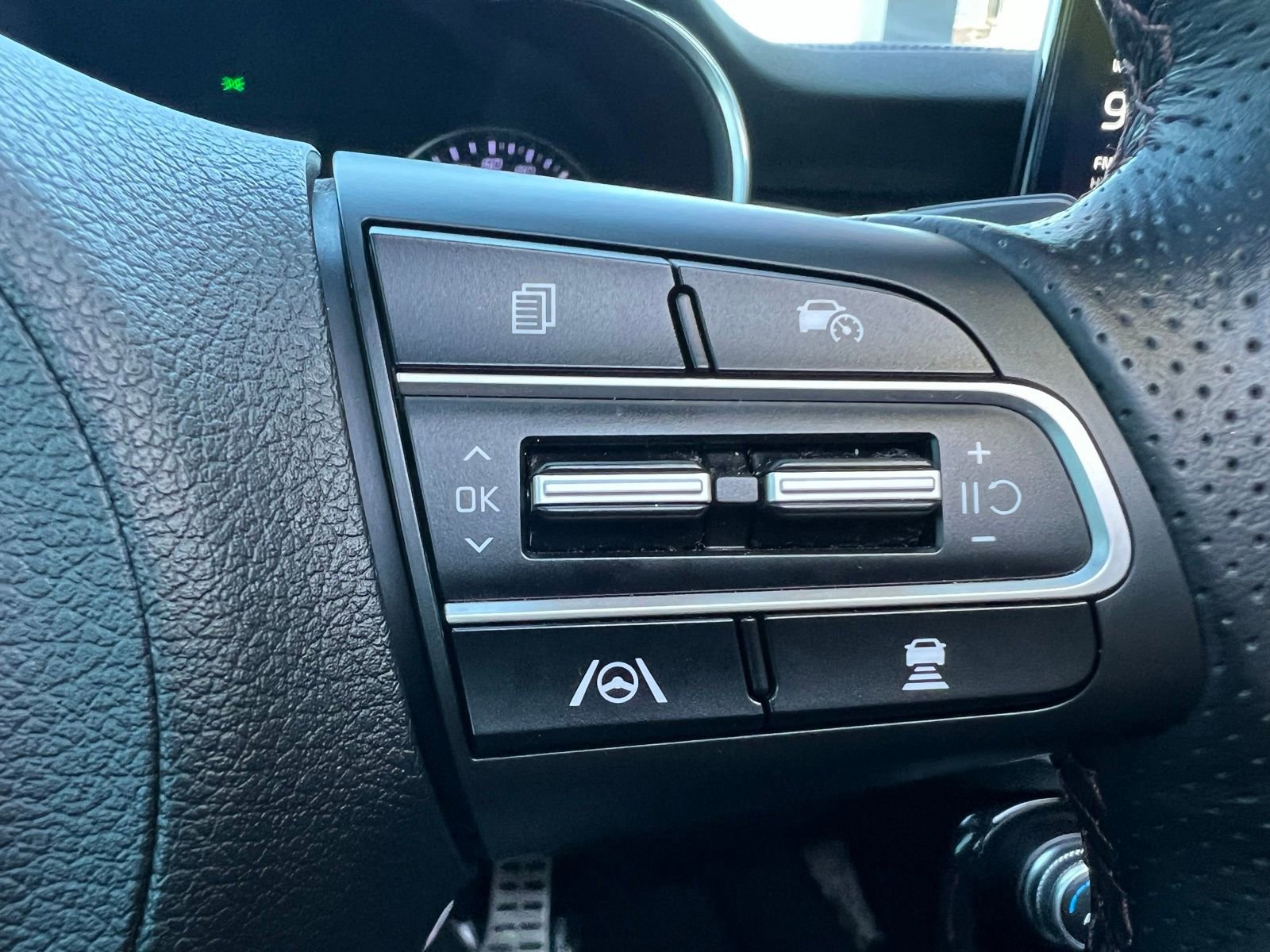 Used 2023 Kia Stinger GT-Line w/ Sun & Sound Package image 34