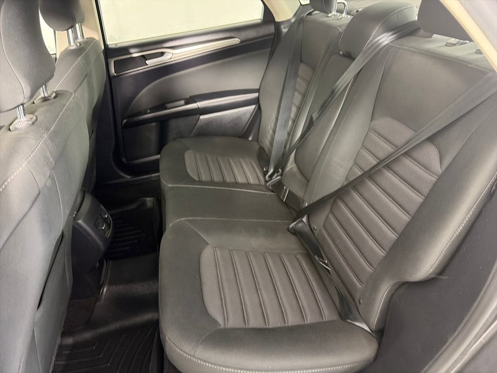 Used 2018 Ford Fusion SE w/ Fusion SE Technology Package FWD image 13