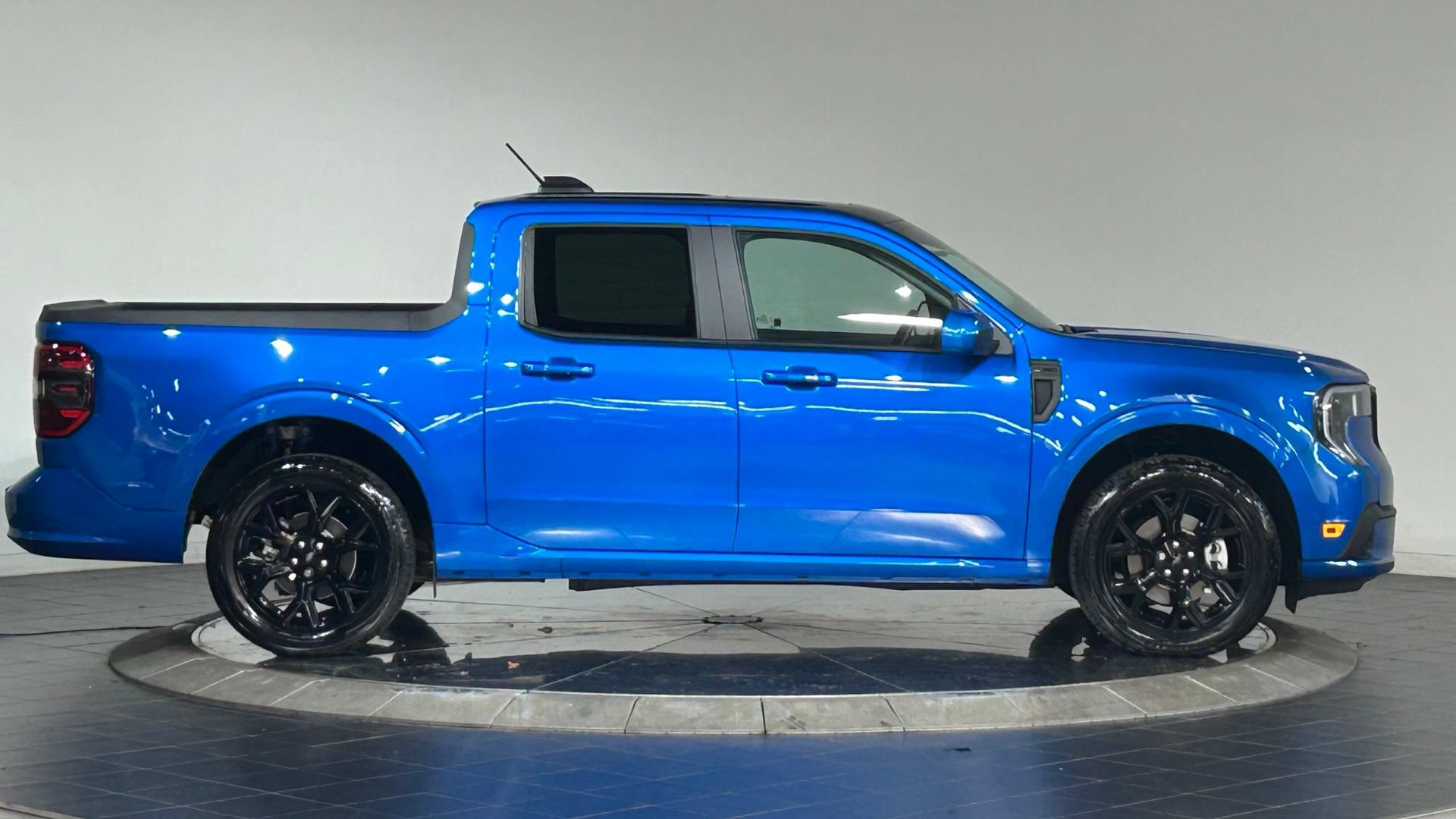 Used 2025 Ford Maverick Lobo AWD/4WD image 11