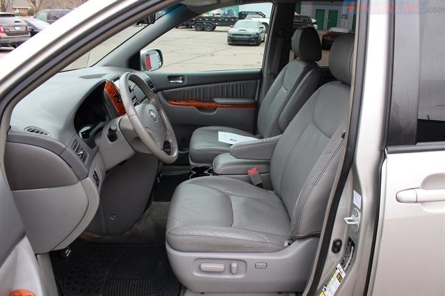 Used 2008 Toyota Sienna XLE Limited image 9