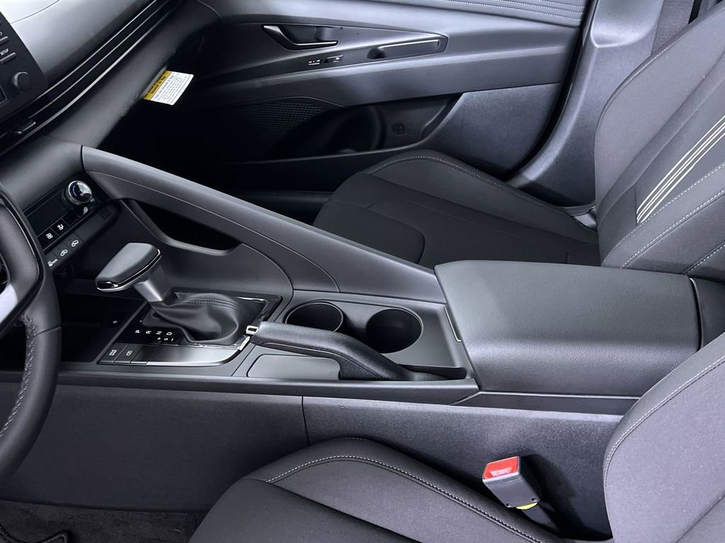 Used 2025 Hyundai Elantra Sport image 22
