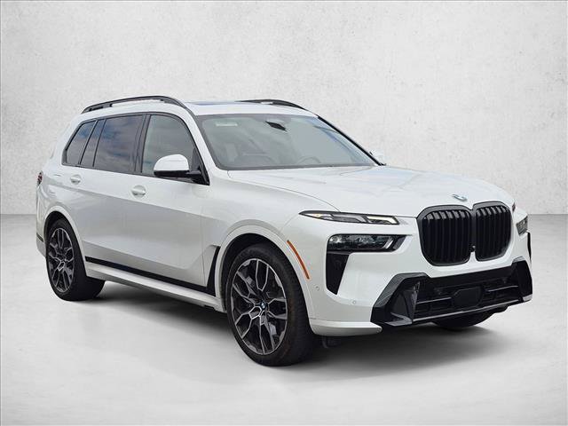 Used 2024 BMW X7 xDrive40i w/ M Sport Package AWD/4WD image 3