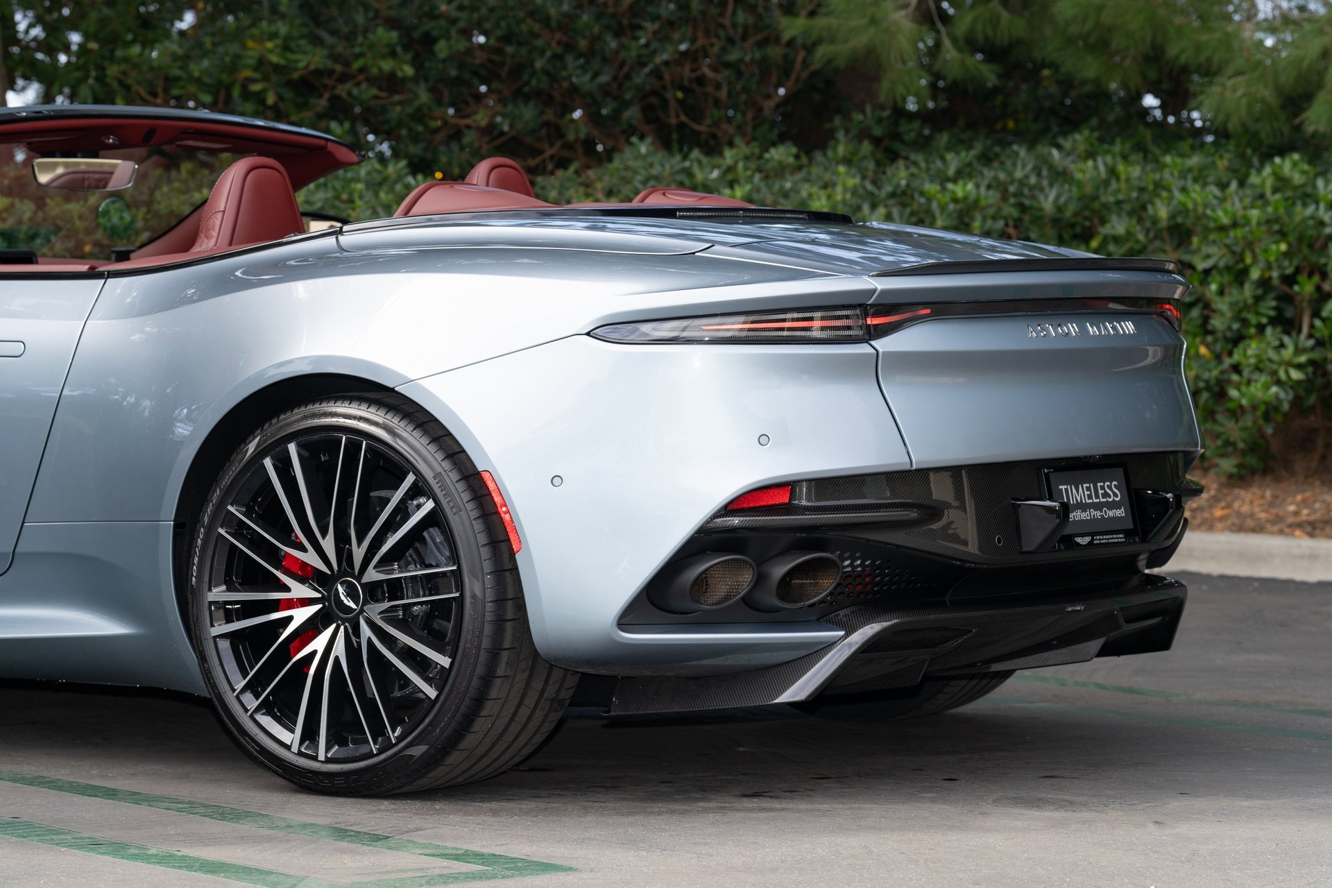 Used 2021 Aston Martin DBS Superleggera Volante image 12