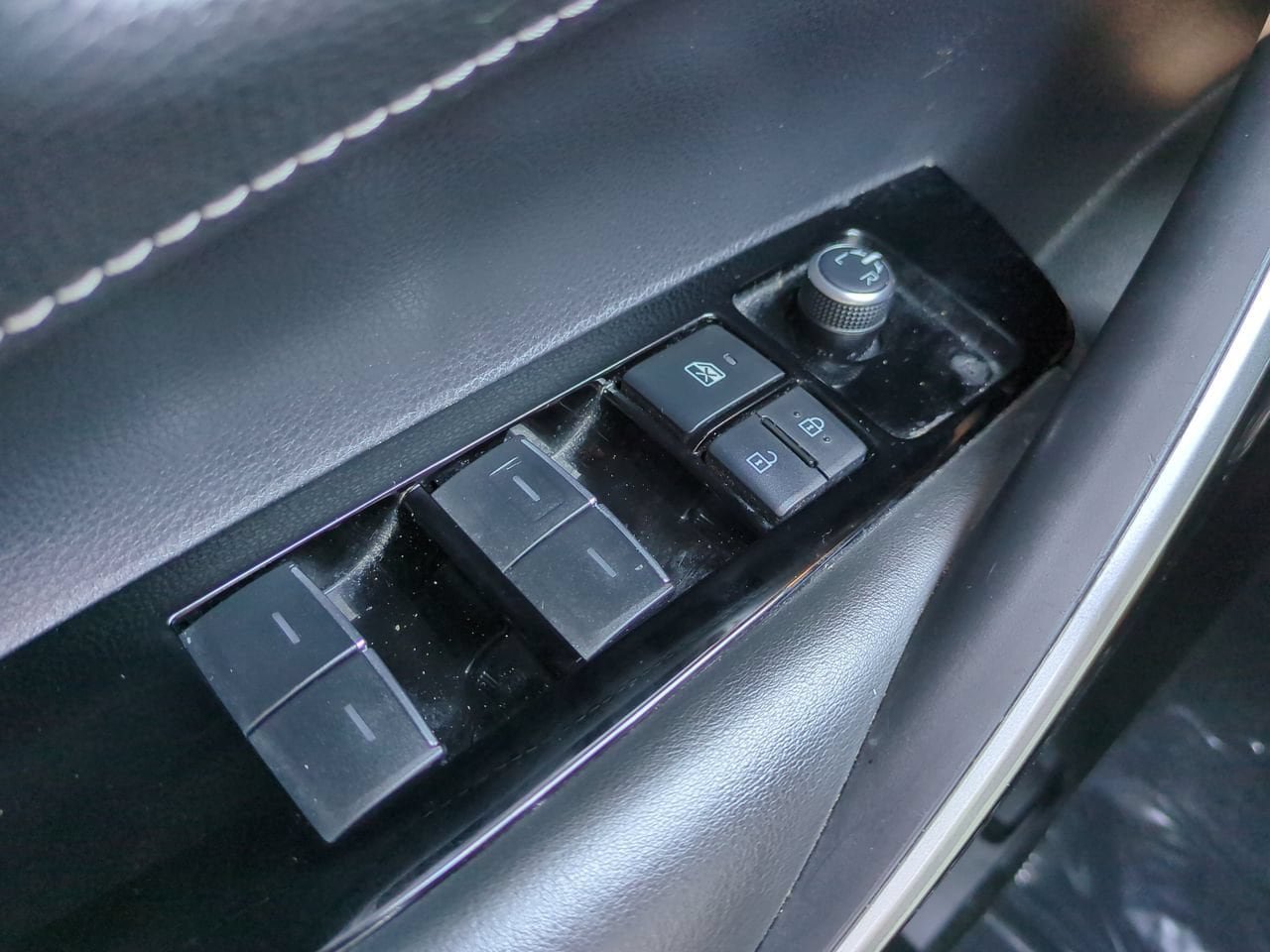 Used 2019 Toyota Corolla XSE FWD image 22