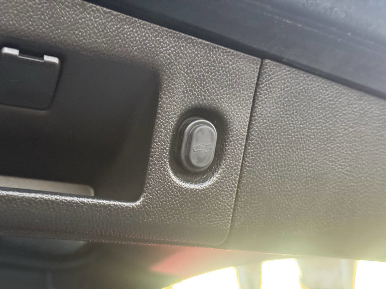 Used 2015 Cadillac Escalade Luxury image 31