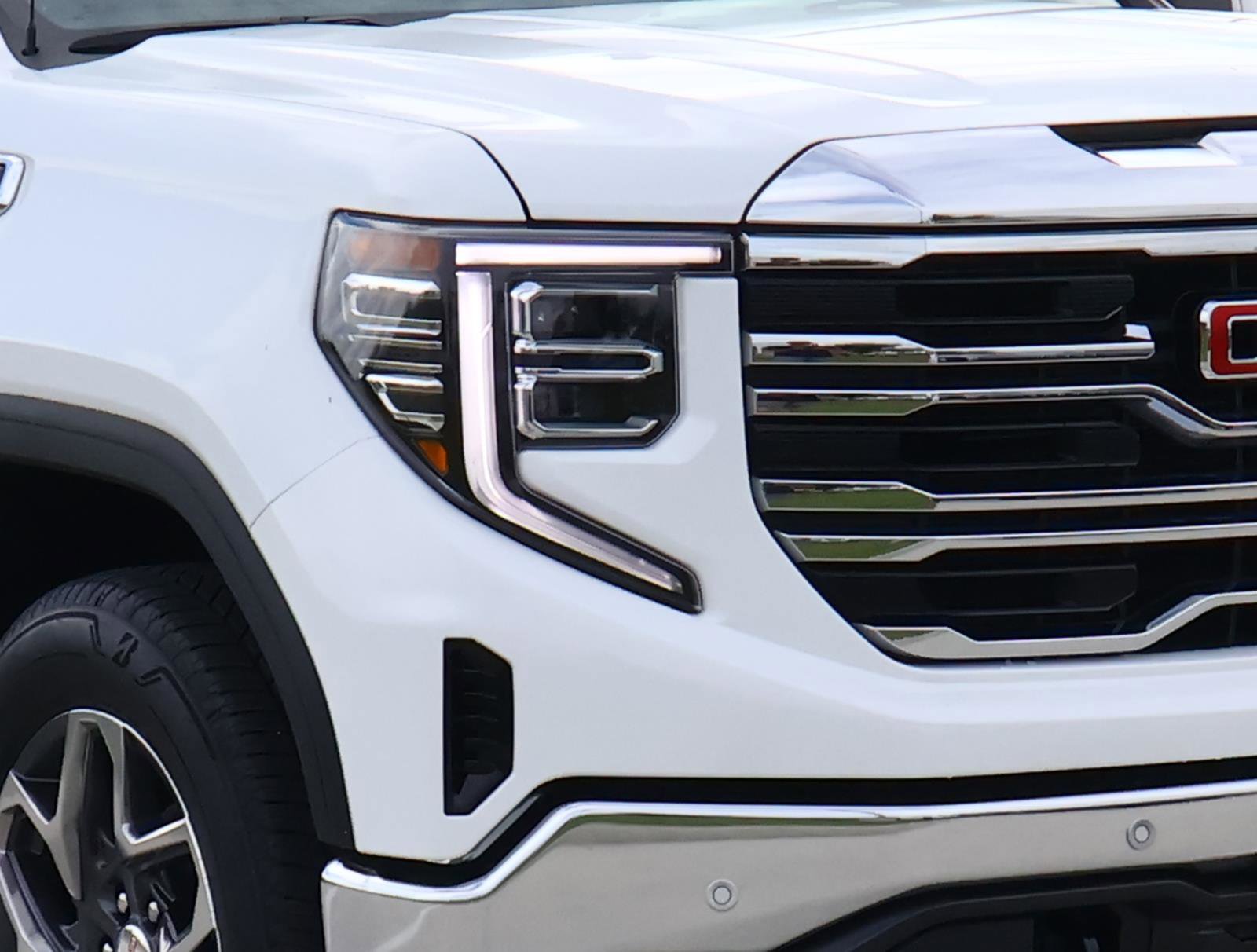 Used 2026 GMC Sierra 1500 SLT RWD image 7