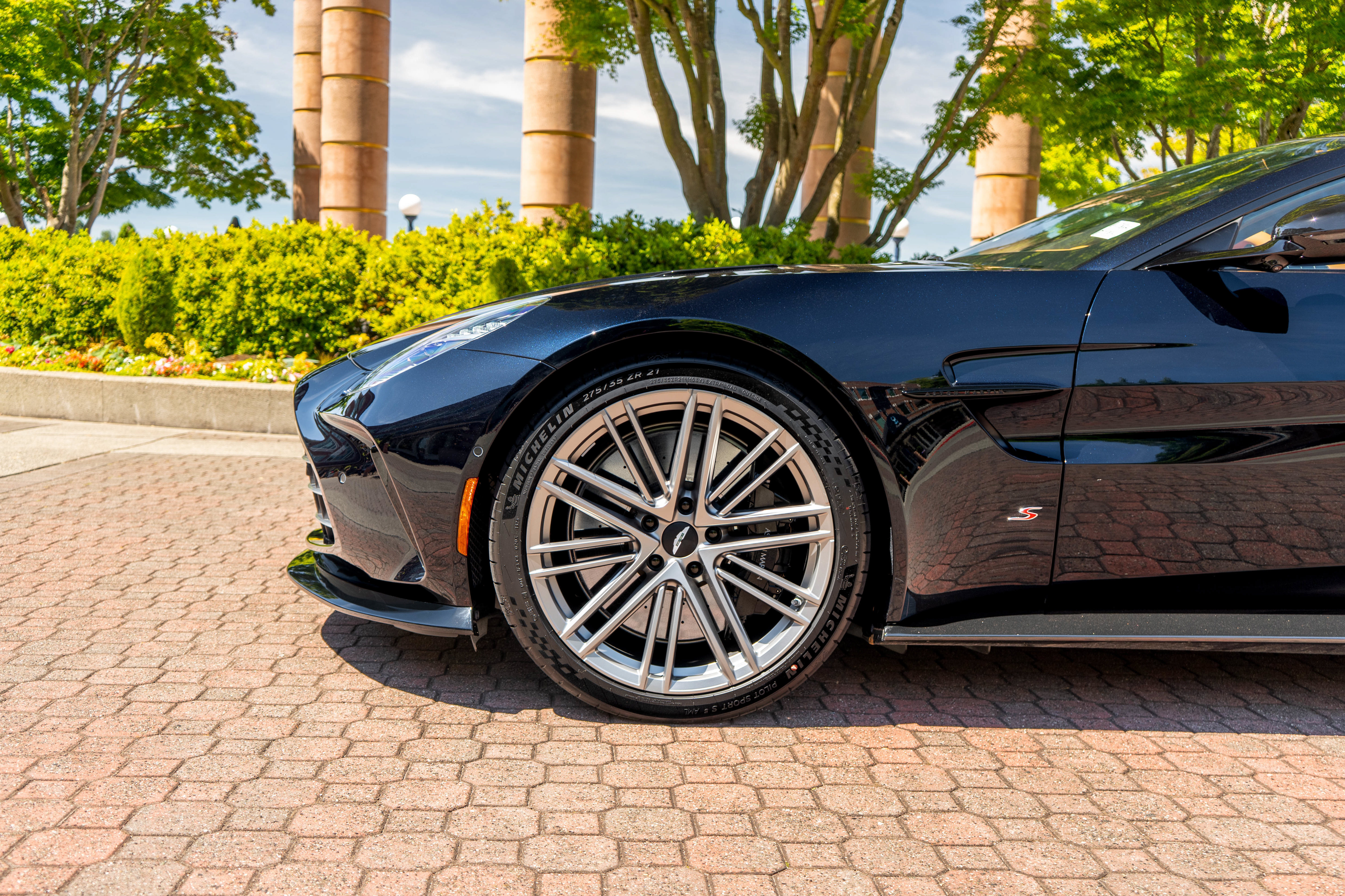 New 2026 Aston Martin V8 Vantage S RWD image 4