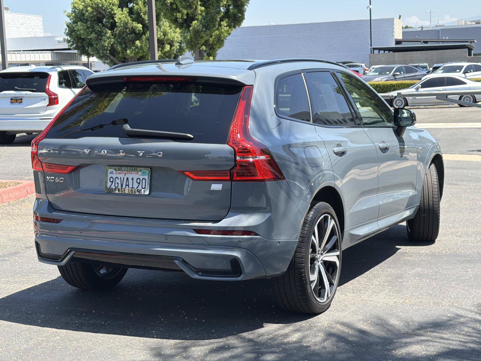 Certified 2023 Volvo XC60 T8 Ultimate w/ Climate Package AWD/4WD image 5