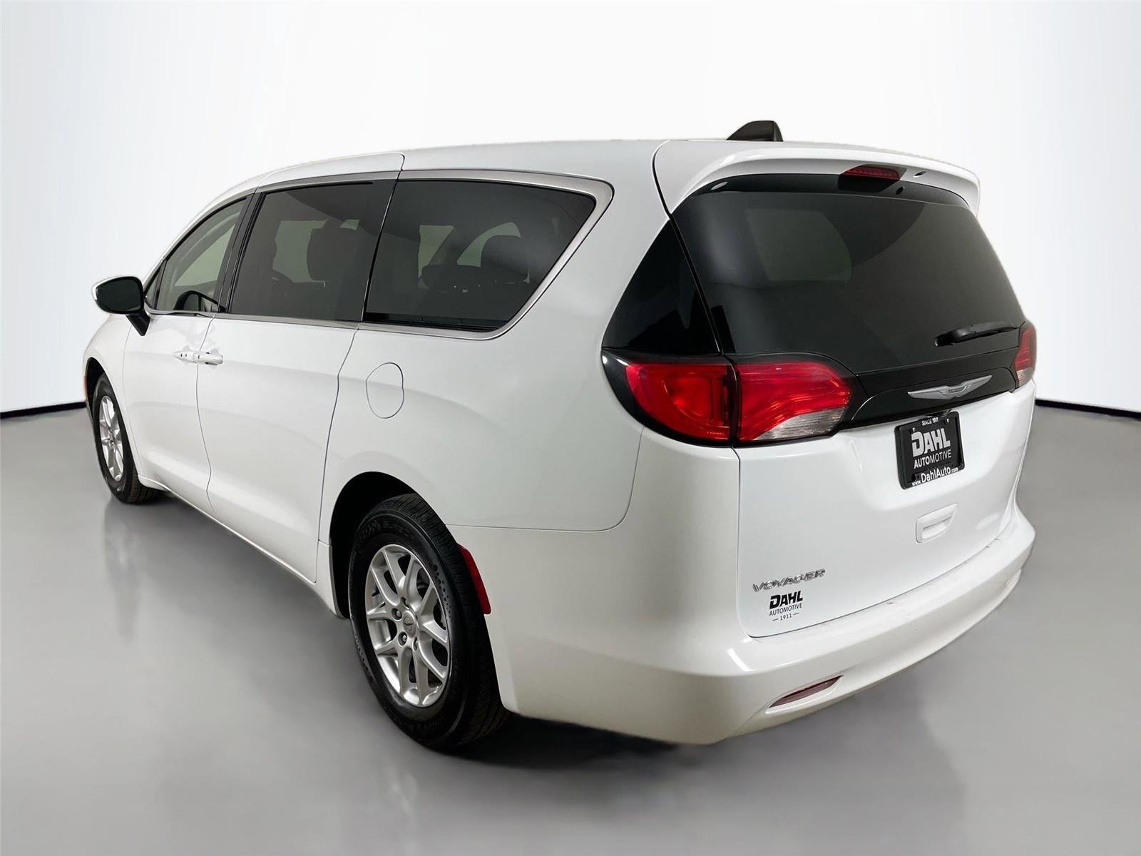 Used 2022 Chrysler Voyager LX image 10
