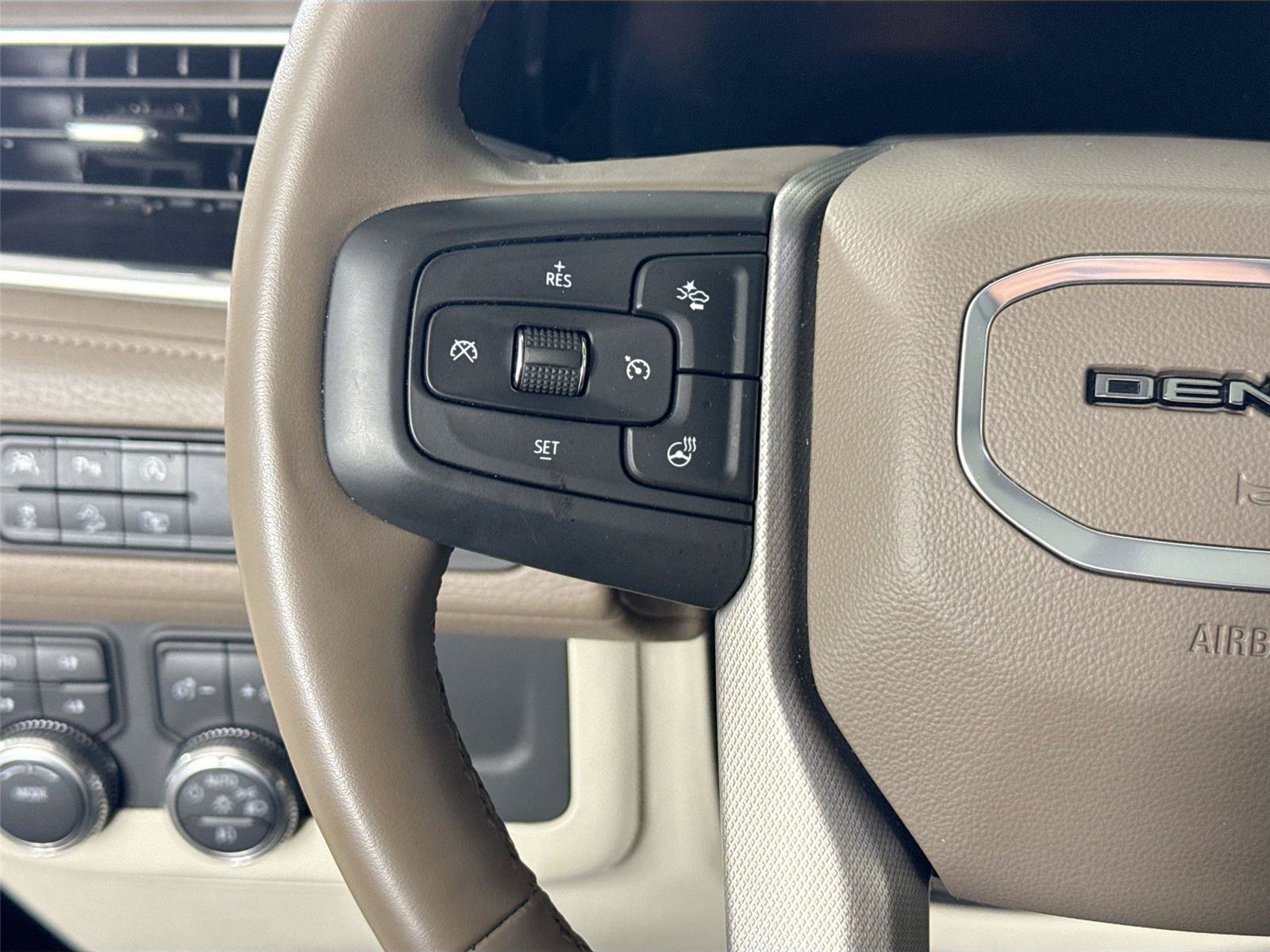 Used 2024 GMC Yukon Denali AWD/4WD image 18